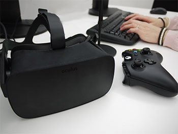 Oculus VR headset with Xbox one controller